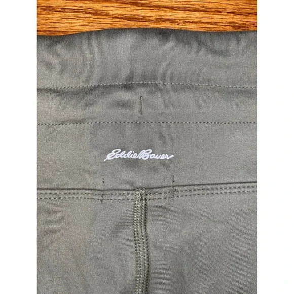 Eddie Bauer Green Legging Shorts with Pockets Size Small - Picture 7 of 7